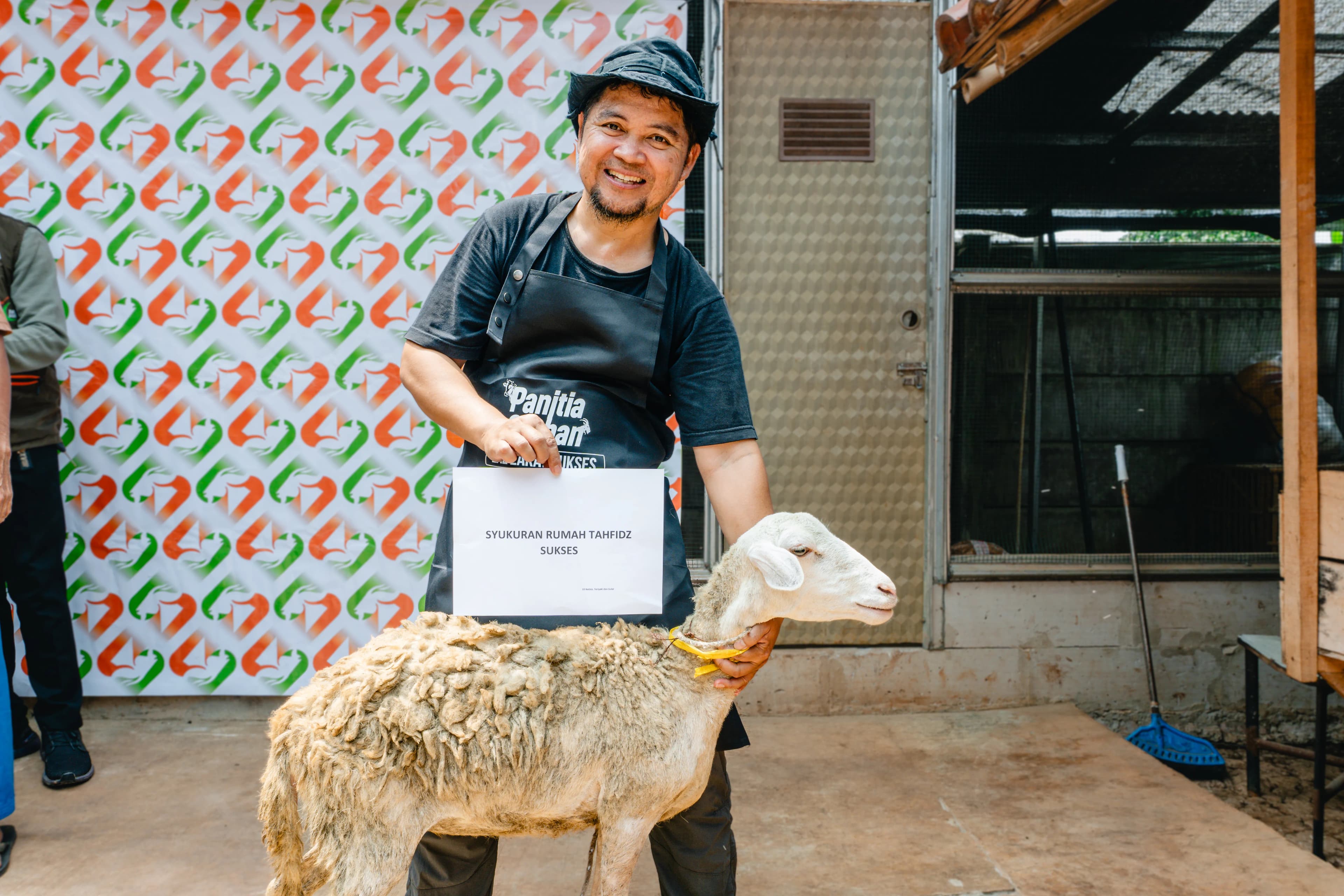 Pemeriksaan kesehatan kambing sebelum disembelih